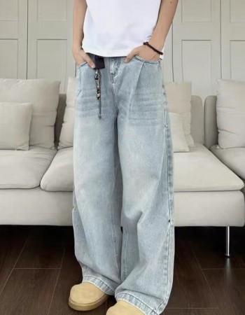 Light-blue Washed-in-wash-and-wear Jeans For Men That Go With Everything